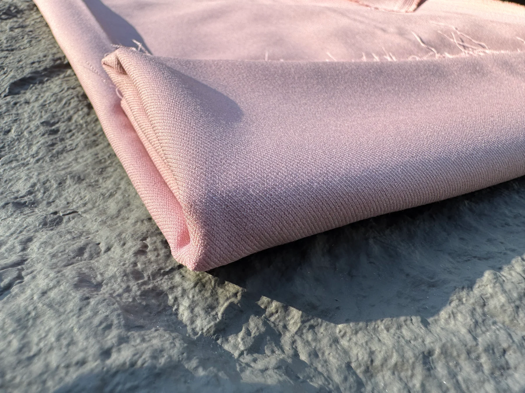 Blush Fine-Twill Stretch T/R detail 2